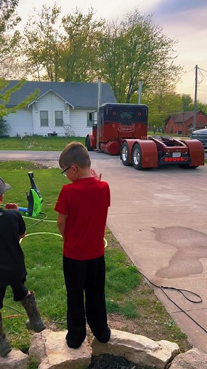 Got Hollywood cleaned up for the nephew’s prom ride 🔥👌🏻 #natesgarage #makecarscleanagain #fyp #viral #detailtok #trending #detailing #detailinglife #detailingtips #cardetailing #detailingtips #trucktok #semitok #bigrig #largecar #berryandsonstrucking #cleantok #peterbiltgang #cardetailingtok #detailer #truckdetail #truckdetailing #peterbilt #peterbilt379 #hollywoodaffair #prom