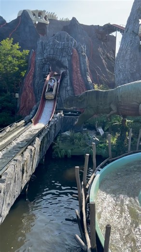Nick G-Force - Theme Park HQ on Instagram: "@plopsalandbelgium's log flume was revamped a few years ago with a dino/volcano twist. Did they nail it? 🌋🦖 #nickgforce #plopsaland #logflume #waterride #themeparks"