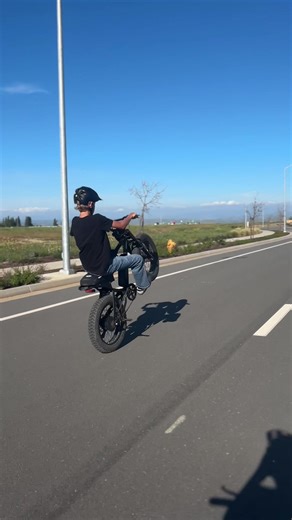 Learning 1 handers #macfox #wheelie #bikelife