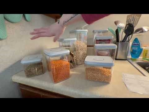 Are these food storage containers airtight? Keep food dry? Tourdeus