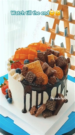 🍫 Chocolate Overload Drip Cake 🍓 #cake #cakedecorating #londoncakedesigner #chocolatecake #cakeart