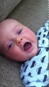 Baby has very funny long fart