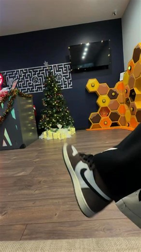 The real 🫖 is how cute these sweat pants are !!! Text “Sweat” and I’ll DM you the 🔗 | Rocsi Diaz