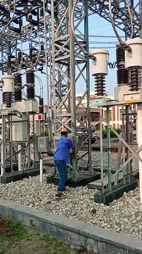 1.1M views · 6.8K reactions | Lineman closing the switch #Lineman #electricity #electrical #grid | Lineman24.com | Facebook