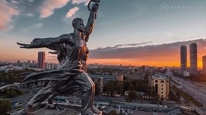 Experience the beauty of Moscow in 5K 😍 🇷🇺 ⌘🎥: Aerial videography. Timelab.pro #UnitedByDrone Watch the full video → http://bit.ly/2AiMjno | AirVūz
