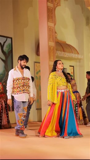 Sweta Valand on Instagram: "@jhankarmusicgujarati @vijaysuvada2020 @yuvrajrabari20 @jaayesh_dp @pintu_rathod__official @djkwidofficial @panna_solanki_makeup @om_miyani #swetasen #navaratri2025 #grooming #makeup #glam #trational #choli #vijaysuvada #yuvrajsuvada #gujjusong #navratrichaniyacholi #yellow"