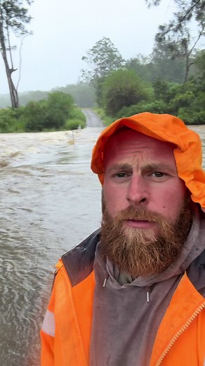 I reckon if I run at it really fast I can make it. What dya reckon. #cyclonealfred #cyclone #offgrid