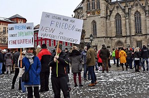 Friedensdemo Meiningen: Diplomatie statt Waffenlieferungen - inSüdthüringen