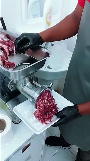 Making minced meat using machine for fast and uniform processing