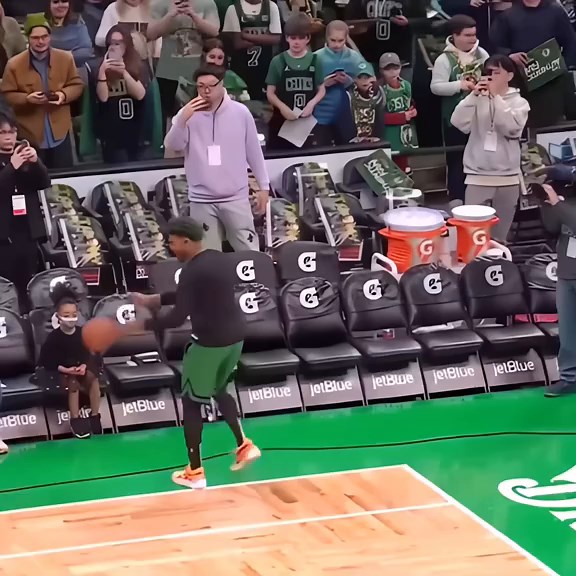 NBA Players Interacting with Fans: Heartwarming Moments