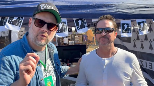 Lafayette Travel dévoile le nom du gagnant du voyage en Louisiane. Lors de leur visite sous la tente Louisiane pendant le Festival Interceltique de Lorient, les festivaliers ont eu la chance de participer au concours. Regardez la vidéo pour le découvrir le gagnant ! 🧳 🏨 Lafayette, Louisiana Festival Interceltique de Lorient | Breizh Amerika