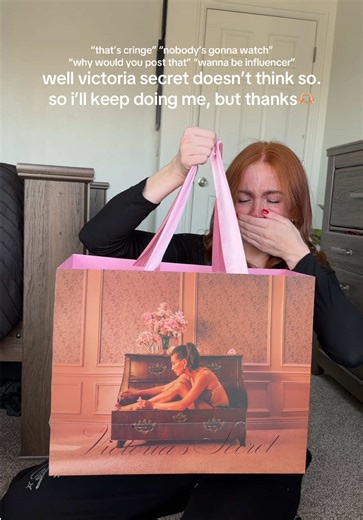 on cloud 9🤍🤍 so unbelievably grateful @Victoria's Secret #valentinespr #prunboxing #vsparter #victoriassecretpr #victoriasecret