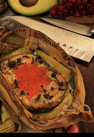 If a knife cannot handle a whole fish, it does not make the cut.💃🏻This recipe was created with Valentine’s in mind. Easy cooking to impress, starting with mastering my knife skills while cutting trout steaks. Knives are an essential part of my daily routine, so I test them properly. A smooth pass through a whole fish (did you hear the crack 🙌🏼) told me exactly what I needed to know. WÜSTHOF knives are the best I have ever used.The quality is outstanding - and the colours are just cute 😍 Thi