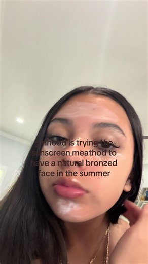 Achieve a Natural Bronzed Face with Sunscreen Method