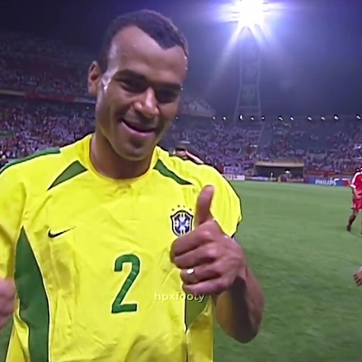 Cafu: Lendas do Futebol Brasileiro em Ação