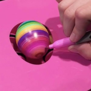 2.1M views · 923 reactions | The Easter bunny will be stunned by how cool your eggs look  | In The Know | Facebook