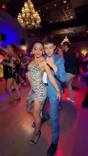 🌟 Dive into the mesmerizing world of bachata with this incredible showcase featuring the amazing dance duo, Nahir & Leo Lorenzo! 💃🕺 Their passion and chemistry will leave you breathless as they take the dance floor by storm. Witness the elegance and flair of their every move in this stunning collaboration. 🎉 It's a true delight to watch them weave magic in each step, embodying the spirit of dance with grace and intensity. A big shoutout to our partner for the dazzling dancing shoes, enhancin