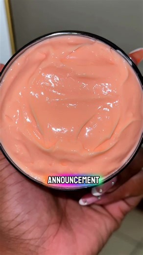 ✨ Lush by Soni Skin Toning Molato Body Butter Meet your new butter bestie. Smooth, rich, and loaded with skin-loving ingredients that help your glow do the talking. ⸻ 💛 What’s Inside (aka the Glow Squad): Yellow Castor Oil • Sweet Almond Oil • Kojic Acid Dipalmitate • Lemon Extract • Ascorbic Acid • Glutathione • Jojoba Oil • Niacinamide • Tocopherol • Shea Butter ⸻ 🌟 Why You’ll Love It: • Helps soften the look of dark marks for a more even-looking tone • Supports collagen for that bouncy, jui