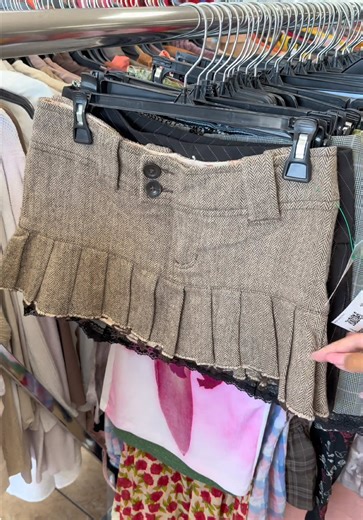 Exploring Y2K Thrift Haul Finds