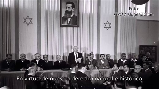 Hace 78 años, estas palabras hicieron realidad un sueño milenario.El pueblo de Israel vio hacerse realidad un sueño que había vivido durante más de dos mil años.Un sueño nacido en Jerusalén, preservado en cada plegaria, transmitido de generación en generación, incluso en los momentos más oscuros de nuestra historia.Porque la conexión del pueblo judío con la tierra de Israel no comenzó en 1948. Es una conexión milenaria, profunda e indestructible. Una historia de regreso, esperanza y resiliencia.