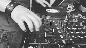 Stab that mofo ! #practiceyocuts Esta tecnica se llama " stab scratch " Gracias por compartir / thx 4 sharing! | DOZARM