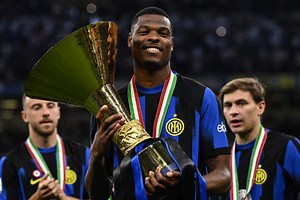 Inter Milan manager comments on Denzel Dumfries performances are a warning to Manchester United