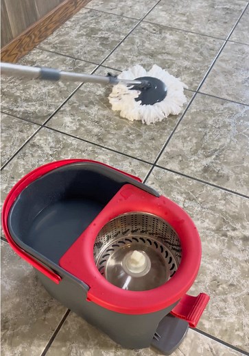 Sistema de fregona giratoria 360 y cubo con pedal, mango ajustable y cabezal de microfibra lavable, limpieza de suelos sin usar las manos para madera noble/baldosas, fácil de usar. #fregona #giratoria #pedal #microfibra #limpieza