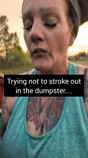 DON'T FREAK OUT, I'M FREAKING OUT 😭😱 | Salty Stella