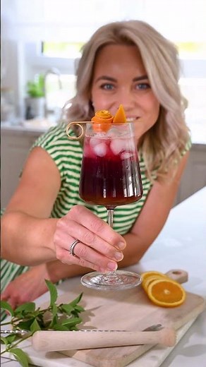 🍊 Lambrusco Spritz – quick to mix, deliciously tart and fruity #summerdrink #makeyourowncocktails