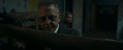 El episodio me pareció bastante decente en comparación a los anteriores, pero este momento me ganó por completo.Repiten la situación del episodio pasado con Firecracker pero ahora la Leyenda no repite su mismo error y decide largarse, un buen paralelismo con la escena anterior.También me agradó ver esta faceta de Homelander que no siempre nos muestran, una que nos enseña que en el fondo es humano, uno totalmente desquiciado y que merece la muerte, pero humano.También siento que este momento sirv