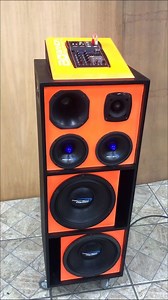 Projeto executado pela @sonnora_som para o cliente @adriano.souzza, são 2 Protech MB1200 de 12” 2 Protech Mg200 de 6” Driver e SuperTweeter, com Mesa e processador Expert e fonte e controle longa distância JFA. | Protech Speakers