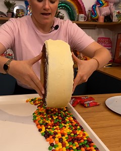 Skittles Rainbow Cake! This colorful cake will bake your day 😀🌈 | Chefclub Network