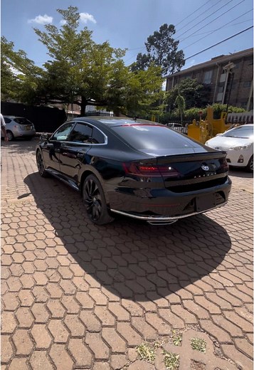 VW Arteon: Elegancia y Potencia Automotriz