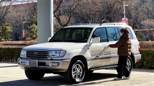 流走的是岁月，沉淀的是经典。2005年5月份上牌的酷路泽LC100 自动豪华DVD版，安全行驶了8万公里，当记忆停留在某个年代，它就叫情怀！