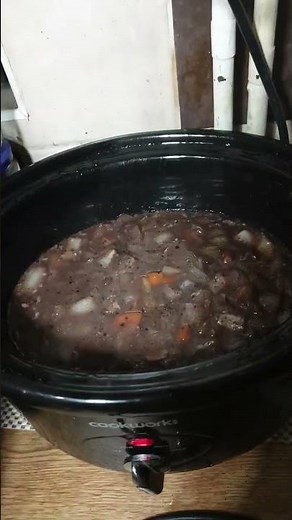 Braising Steak in the Slow Cooker | Crock Pot Meals 😋