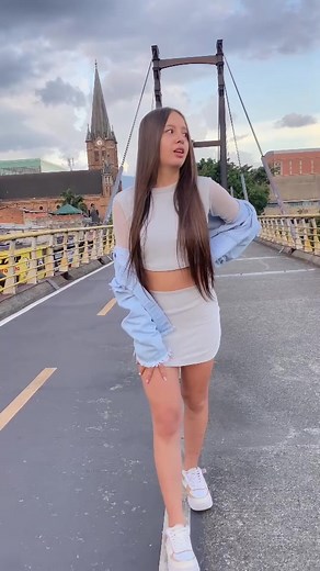 BAILANDO EN LA CALLE 😳 A esta hora que nadie lo ve 😂 #fyp #parati #foryou #giraldos ❤️ Y SUBO DETRÁS DE CÁMARAS 😍