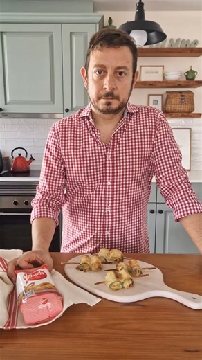 🥒 ¡Sabor en cada bocado! Nuestras brochetas de calabacín rebozadas sin huevo son crujientes y el snack ideal para cualquier evento. Rápidas y muy fáciles de hacer, ¡una opción sana y sabrosa que te encantará! 😋 Encuentra la receta aquí 👉 https://i.mtr.cool/jspwhblwel | YOLANDA