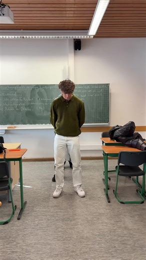 Impressive Chinese Waiter Dance Performance