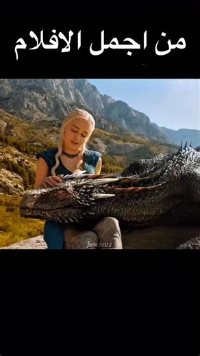 Elias Saygh on Instagram: "🎬💀 . . Los dragones de Valyria son criaturas de aspecto reptiliano y con escamas, de dos piernas y dos alas. Tienen dientes y garras afiladas, alas delgadas de cuero y largos cuellos y colas, con crestas espinosas en el lomo. Al salir del huevo, son del tamaño de un gato y con el tiempo pueden alcanzar tamaños tales que les permiten engullir a un mamut entero. Los cráneos pulidos de los dragones Targaryen lucen como si fueran de ónice y sus dientes son dagas curvas m