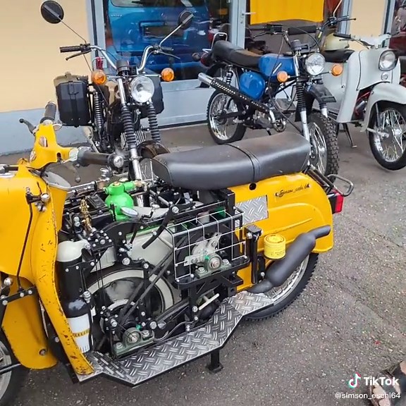 So. Mal wieder auf einem kleinen Treffen eine Runde gedreht.#standmotor #simsontuning #schwalbetuning #schwalbe #simson #eigenbau