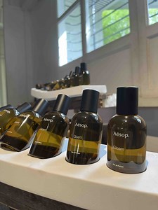 Aesop launches the newest installment to the brand’s perfume line, Othertopias, collection of fragrances inspired by spaces both real and imagined. Gloam is the ninth Eau de Parfum in Aesop’s Fragrance range, offering nothing but the best, Gloam blends the tangible and illusive senses in a single fragrance, rich florals, warm spice and a bed of wooded depths combine to invoke reverie, rousing the senses and enchanting the mind. Visit Aesop’s official website for more information at aesopskincare