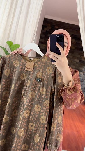 Jannat on Instagram: "Siaaaang semuaaaa Salah satu kode painting flower rose dan khaki START ORDER Selasa,11 april 23 Pkl 11.00 wib Via shopee Harga 169rb Material Dior bordir import bahan berkualitas, tdk transparan,flowly,glossy cantik super lembut,adem dan pas bgt buat moment spesial hari raya atau acara formal lain,jd bisa di pakai selalu size SM ld 96 pl 55 pb 138 L ld 108 pl 56 pb 140 xl-xxl 120 pl 57 pb 140 Kalian wajib punya dress Ini Mewah tp tetep ellegant dan simple ❤️❤️ 💰GIVEAWAY TI