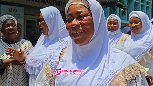 Lagos Social Club, Idera Exclusive International Sisters Led by their President, CEO Idera Fabrics, Ahaja Nimotallah Ideraoluwa hold Special Charity Program . *Each Members of this Club consists 43 President of different respectable clubs. They are Rich entrepreneurs and highly sophisticated women of class who love to spend big. *Why they named the Club