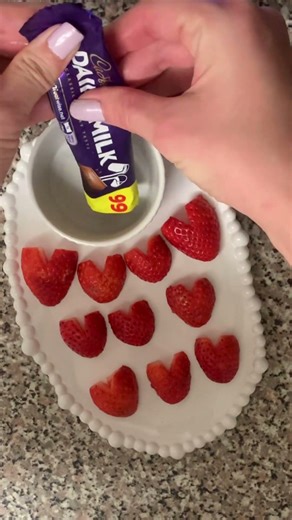 Valentines strawberry fondue #valentinesday