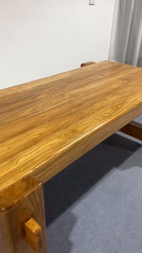 Timber Craft on Instagram: "Woodworking Facts Wood Expansion and Contraction Wood is hygroscopic, meaning it absorbs and releases moisture based on the surrounding environment. This causes wood to expand and contract, which can affect joints, paneling, and finishes. Proper design allows for wood movement, such as using floating panels or expansion gaps. Seasonal changes in humidity can cause doors to stick or panels to warp if not accounted for. Woodworkers mitigate this by selecting stable wood