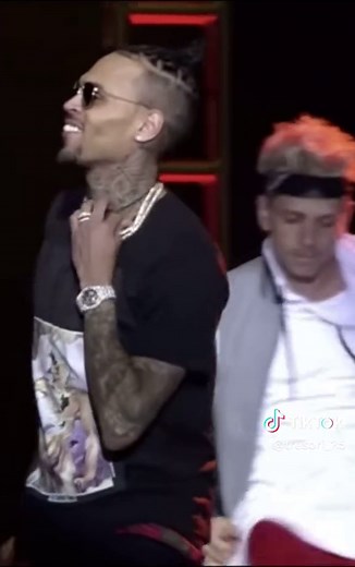 Chris brown - ayo 🔥 ———-.————.—————- —————-.————.———-#live #chrisbrown #chrisbrownofficial #chrisbrownexclusives #chrisbrownworld#teambreezy #chrisbreezybrown #chrisbrownconcert #chrisbrowntiktok #chrisbrownfans #chrisbrownfanpage #chrisbreezy #teambreezy #chrisbrownvibes #chrisbrownvideos #rnbvibes #rnbmusic#teambreezy4life #breezyseason #breezyera #fyp #foryou #fypシ #viral #viralvideo #viraltiktok #foryoupage #f #explor #explorepage #foryou #foryourpage .