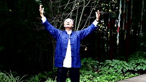 Glide into your weekend with this centering tai chi meditation offered by Master Chungliang Al Huang on a visit to the Institute earlier this year! | The Fetzer Institute