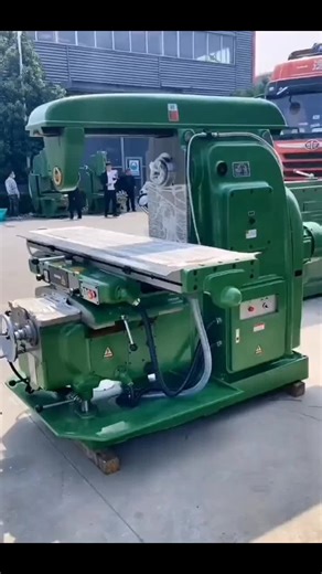 Universal lifting table horizontal milling machine.wechat/whatsapp: 8613508968377 Email:sales7@chinacncmachinery.com company web:www.chinacncmachinery.com#cncmachinetools #milling machine#cnc lathe #machinesupplier #Radial drilling machine #millingtools#CNC machining center#millingmachine#millingmachine #machinesupplier #machine #cncmachinetools