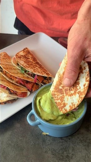 SWEET POTATO & BLACK BEAN TACOS 🌮 Packed with fibre and plant diversity 🌱
