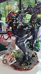Custom 1/4 scale Venom . . . . . . #customstatue #venom #eddiebrock #symbiote #marvelcomics #marvelcollector #marvelcollection #onefourthscale #statuecollectors #statuecollection #statuedisplay #statueclip #artstatuecollector | Art Statue Collector